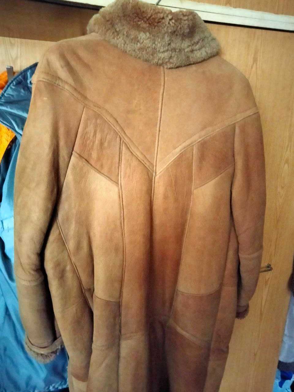 Продам женскую натуральную дубленку 50 52 размера.