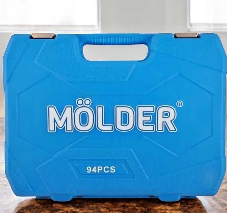 Набір інструментів дев'яносо чотири штуки в кейсі