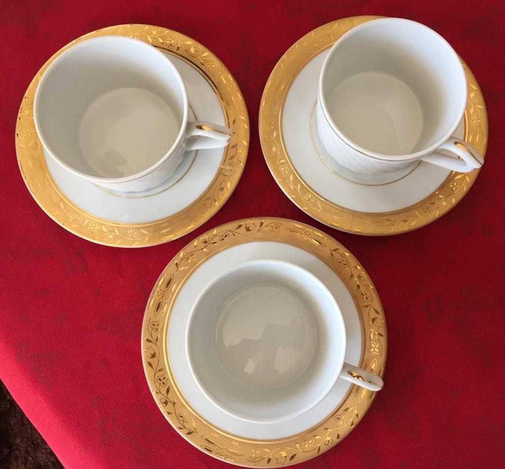 conjunto de 3 chávenas e pires de café em porcelana da Vista Alegre QN