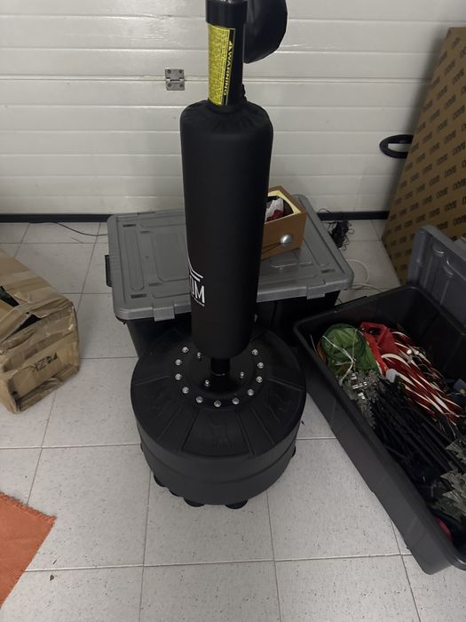 Saco de kickbox com movimento e antecipacao