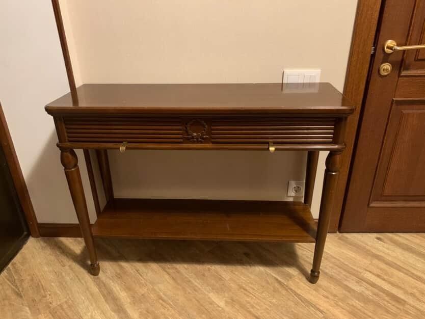 Дерев'яна тумба для дома