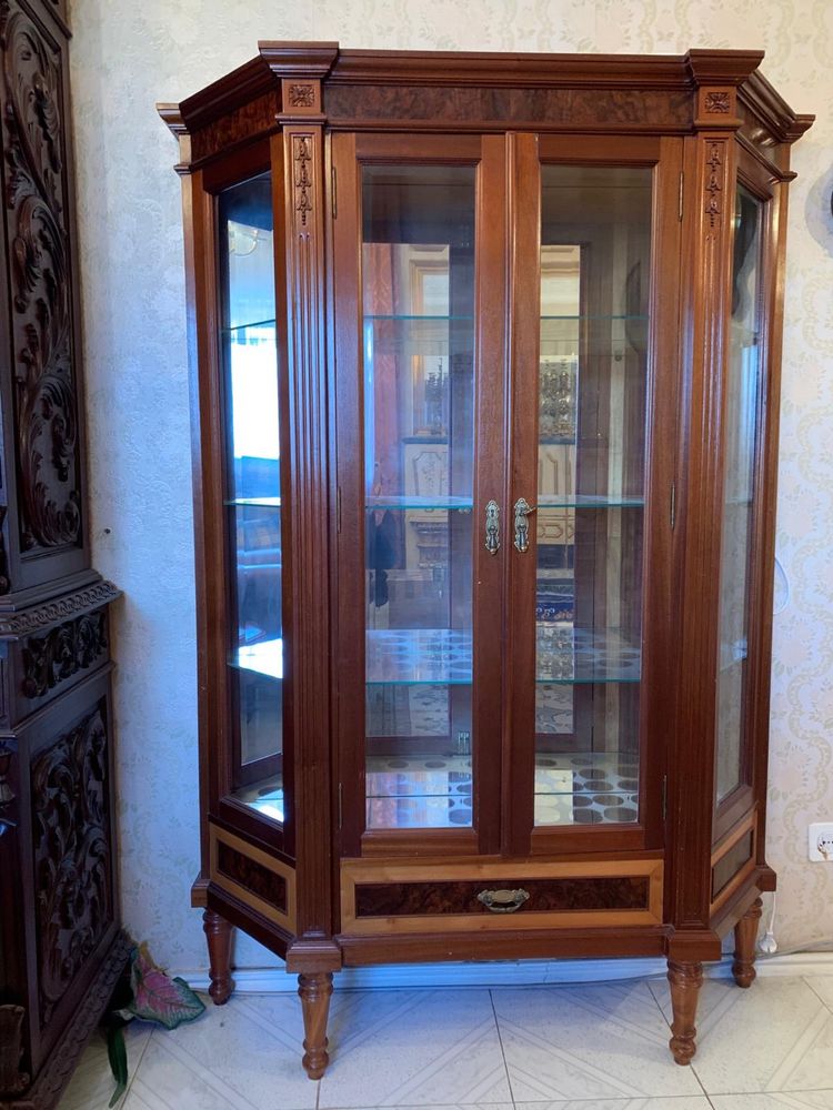 Móvel vitrine de loiças