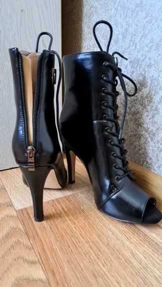 Damskie wiązane botki