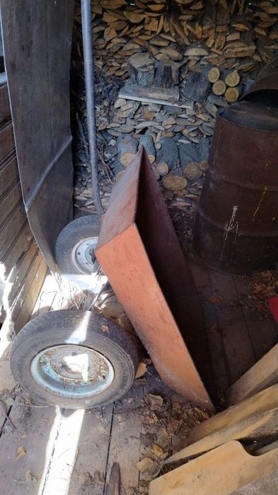 Тачка, возик садовий будівельний