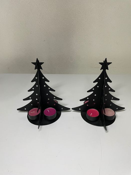 2 castiçais em metal preto