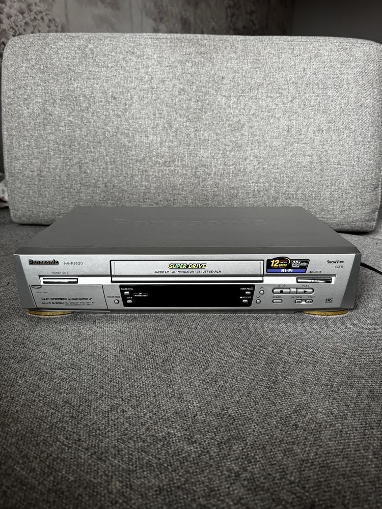 Відеомагнітофон Panasonic NV-FJ620