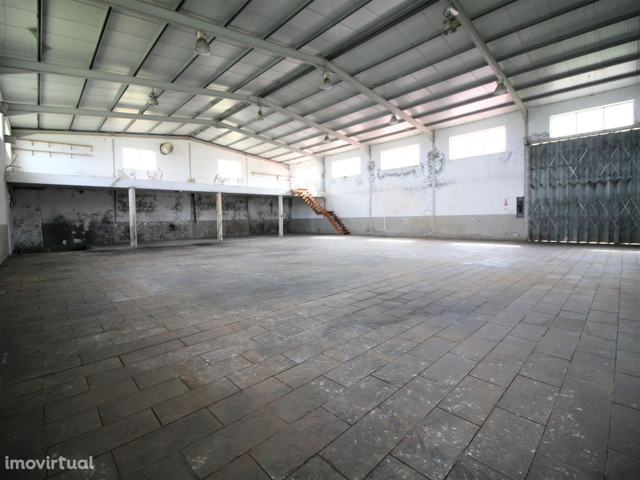 Warehouse em, Praia Da Vitória REF:6724