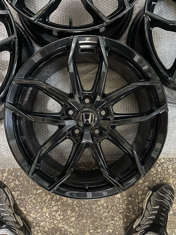Диски R18 5x114.3 Et45 8J. Honda Accord CR-V HR-V Toyota Camry RAV 4
