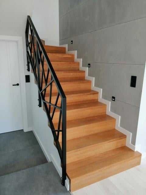 Schody drewniane samonośne , na beton