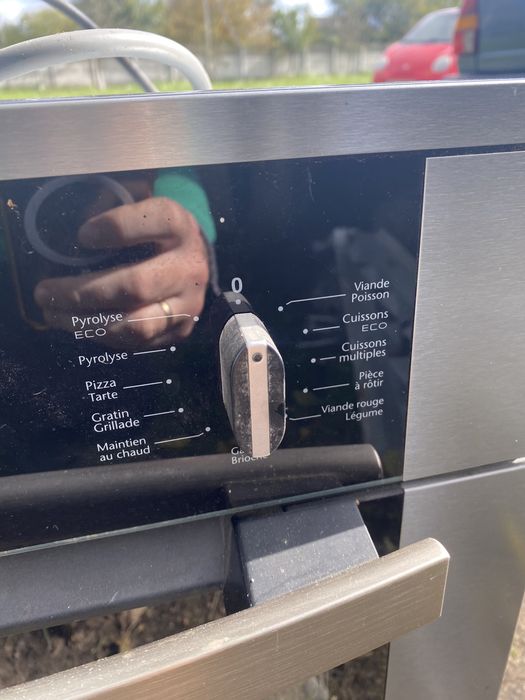 Продам вбудовану електричну духовку