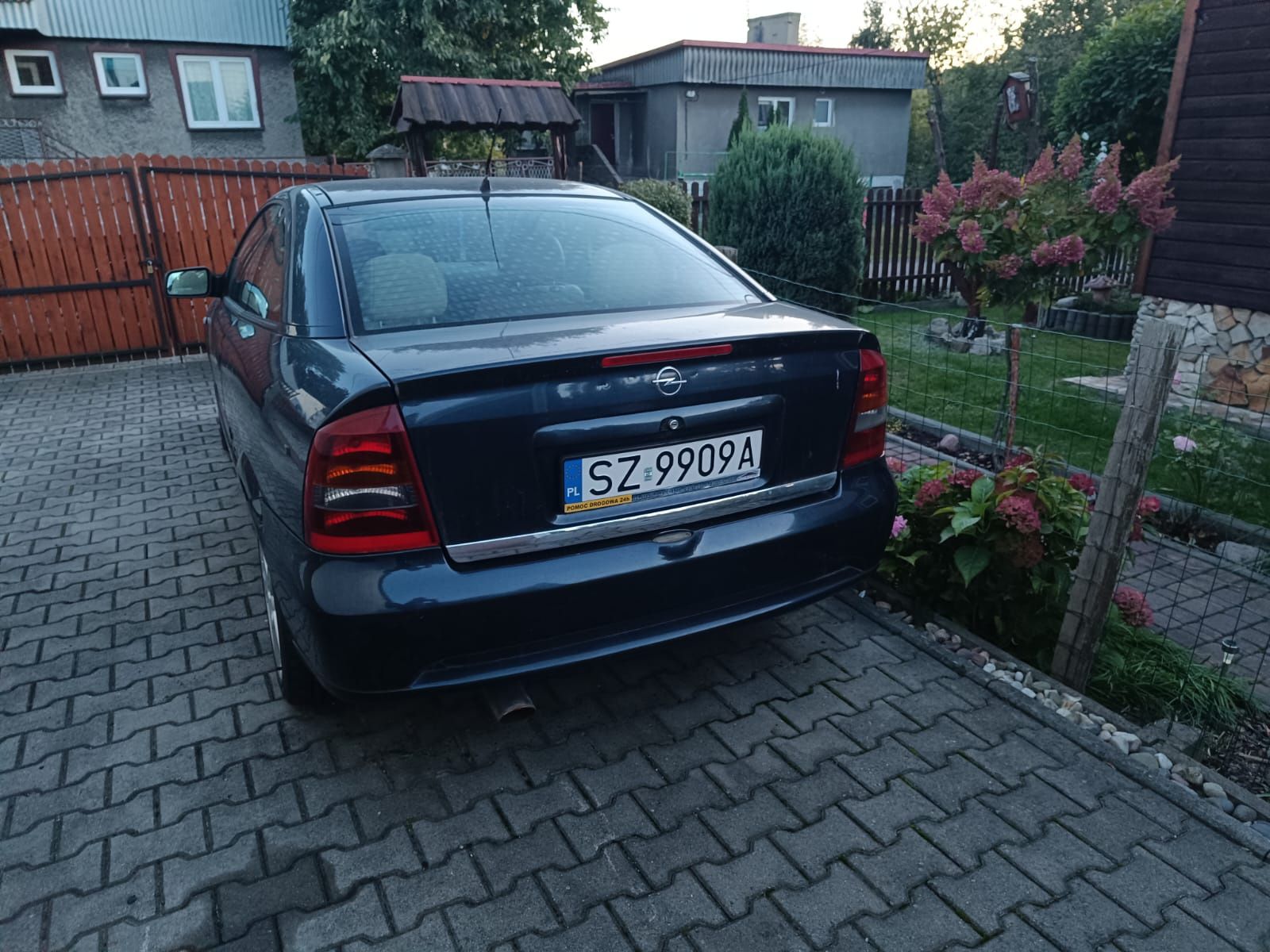 Opel Astra Bertone 2.0