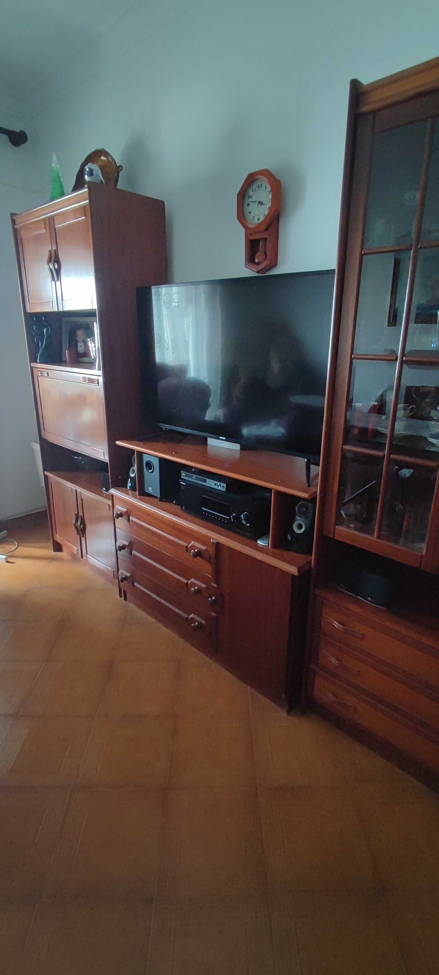 Móvel de Sala em Madeira