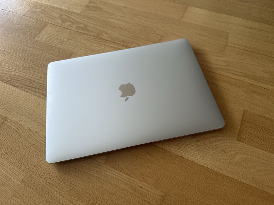 MacBook Air M1 13” (disco 512 GB, memória 16 GB)
