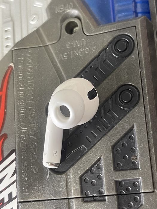 Продаю AirPods pro правий оригінал АирПодс про правий без кейсу