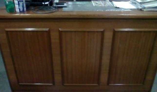 Balcão de loja, em madeira de mogno - grande dimensão