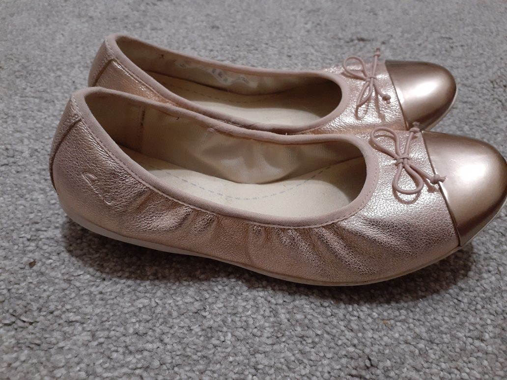 Туфли балетки Clarks в новом состоянии кожа34 35 36 нарядные
