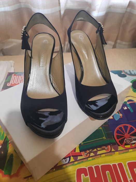 Sandálias classicas salto alto 36