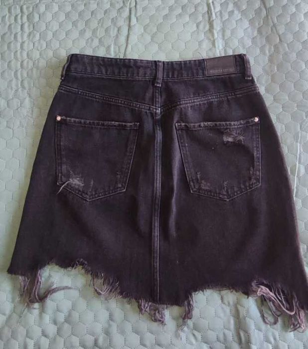 Saia Bershka ganga preta rasgada