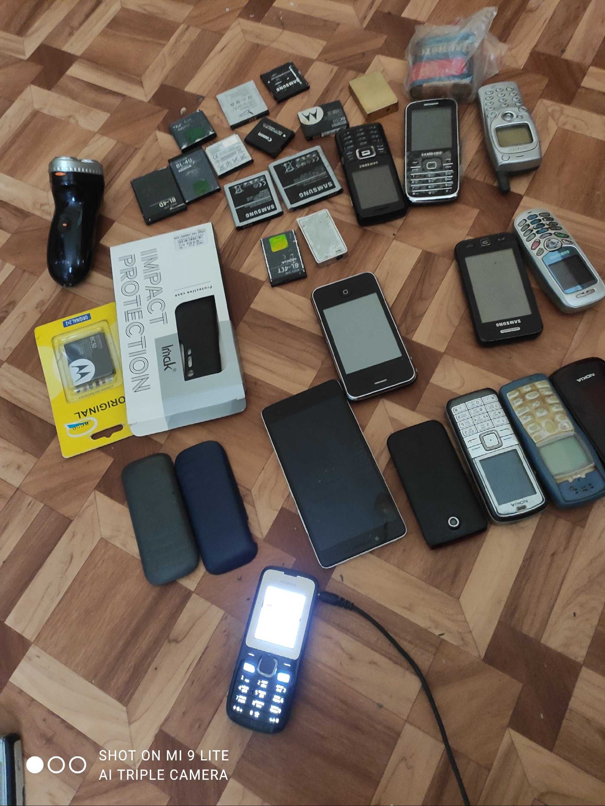 Продам мобильние телефони