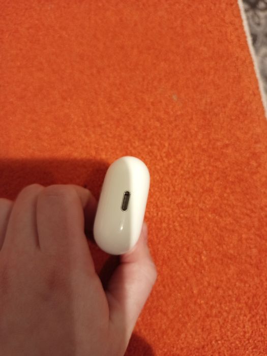 Кейс навушників Apple AirPods