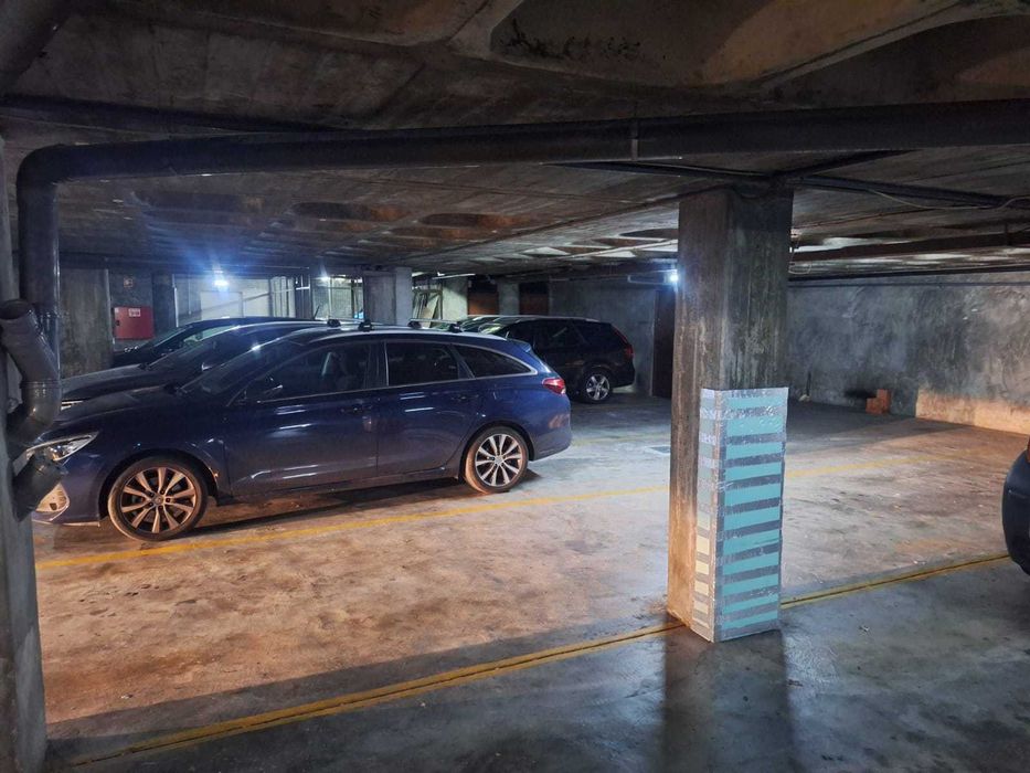 Aluga-se Lugar Duplo Garagem (2 carros) - Rua da Torrinha