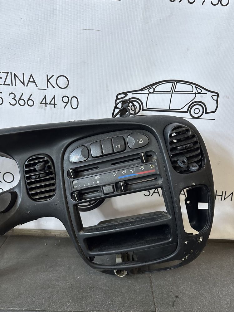 Кнопка склопідйомників Hyundai H200,H1 1996-2005 p.