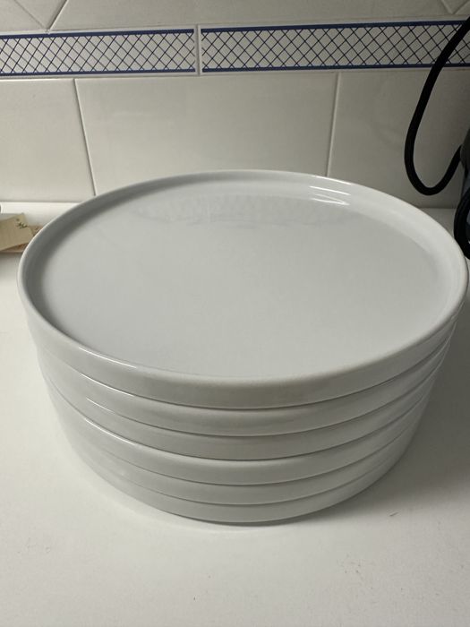 Vendo servico pratos rasos 6 + 6