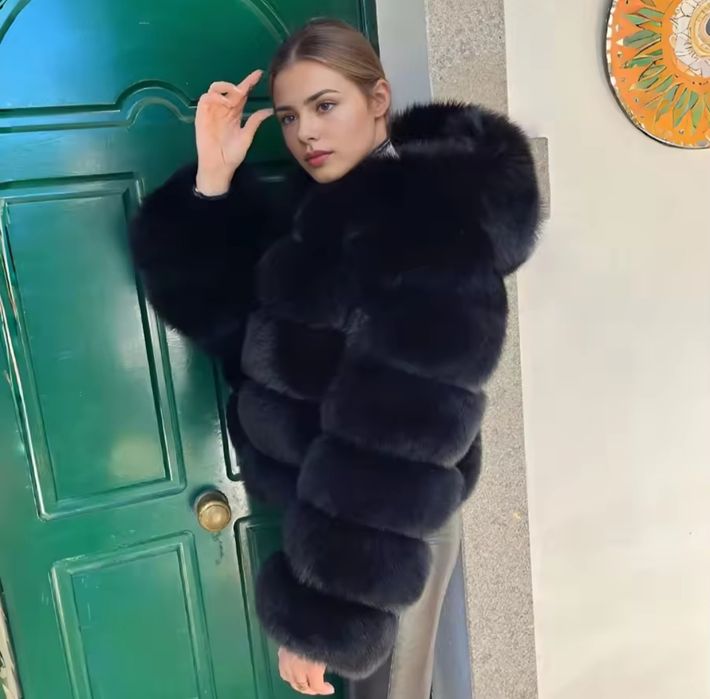 Czarne futro naturalnym z kapturem lis rozmiary