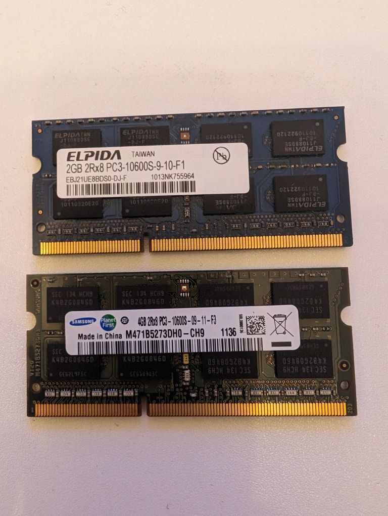 Dwie Pamięć RAM 4GB i 2GB