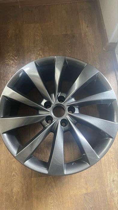 Tesla X дискі 20
