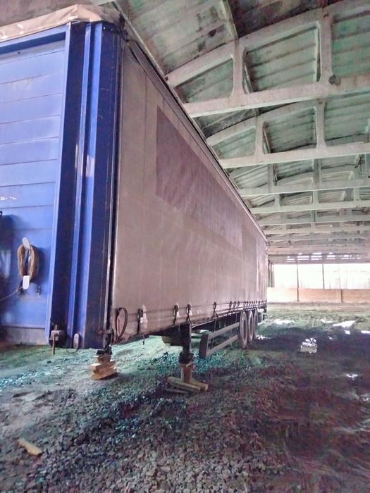 Тентований напівпричіп штора в хорошому стані