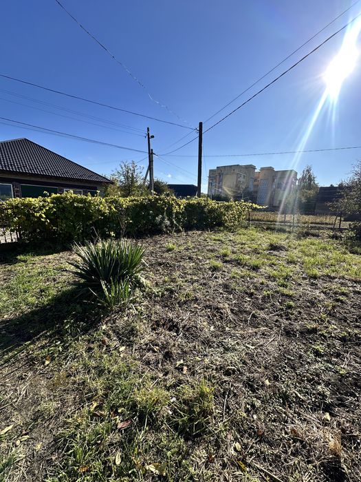 Половина цегляного будинку, з власною ділянкою