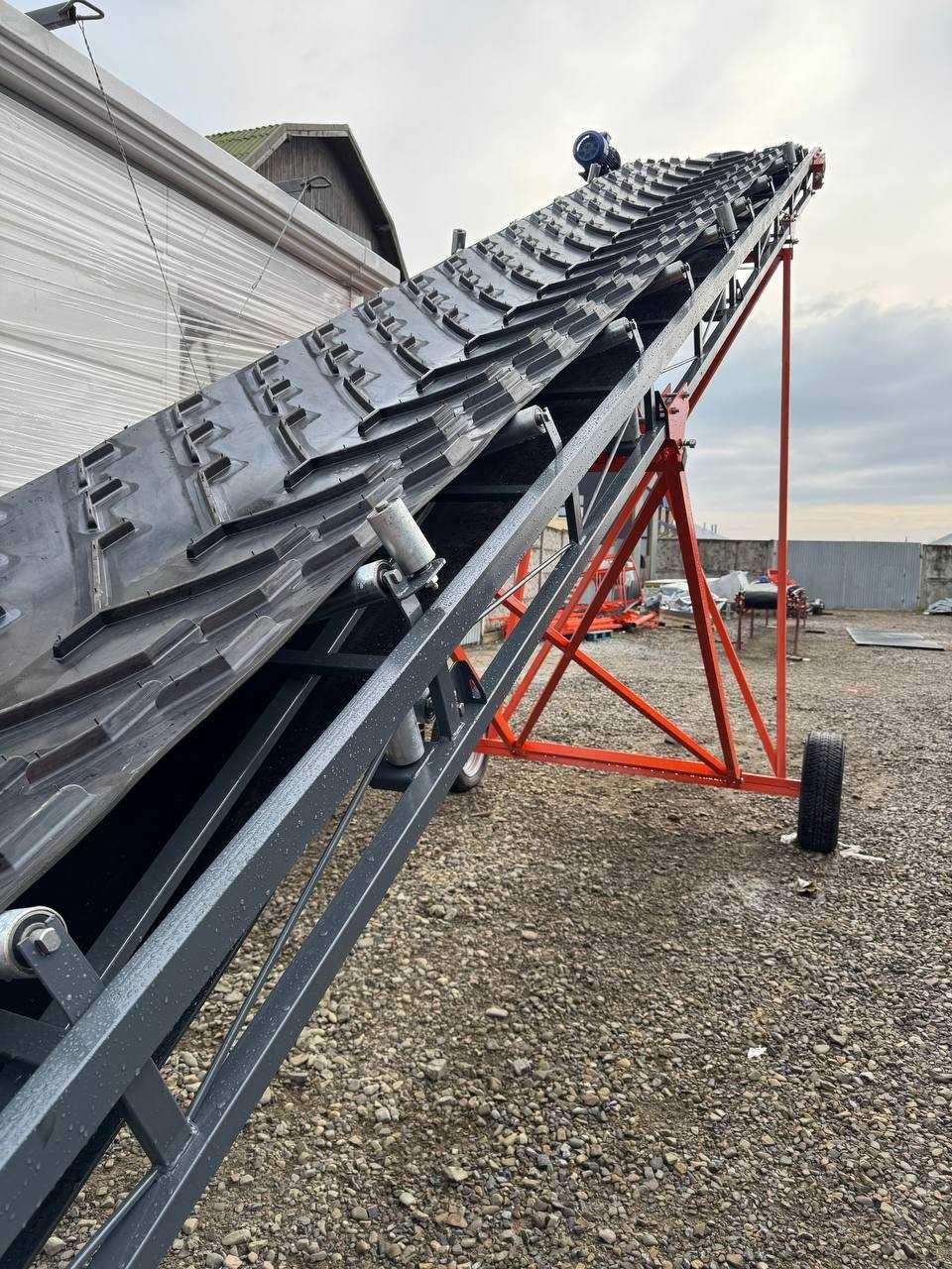 Przenośnik Chevron 8m, napęd elektryczny 7,5 kW, przenośnik na kołach