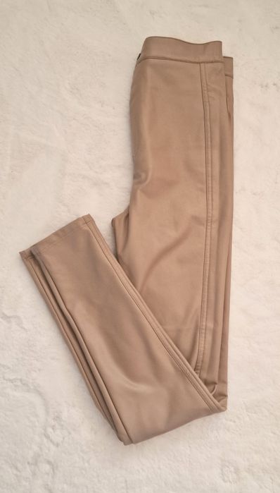Spodnie eco-skórka "Pull&Bear".
