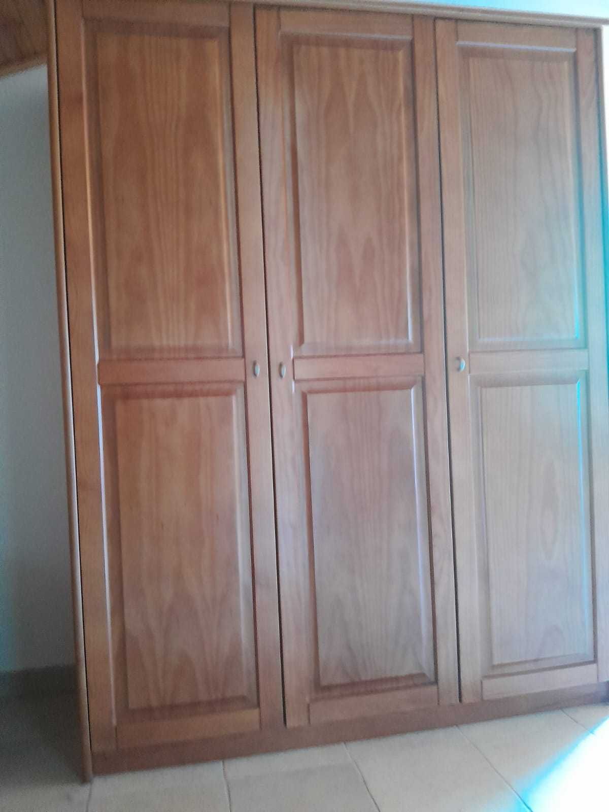 Quarto completo, com cama de casal