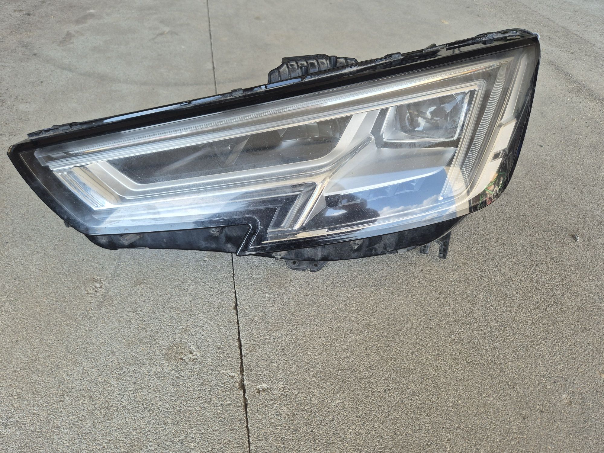 Lampa Audi A4 b9 full Led 8W0.941.033.B