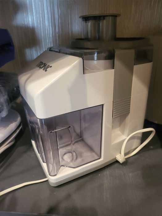 Соковыжималка в хорошем состоянии