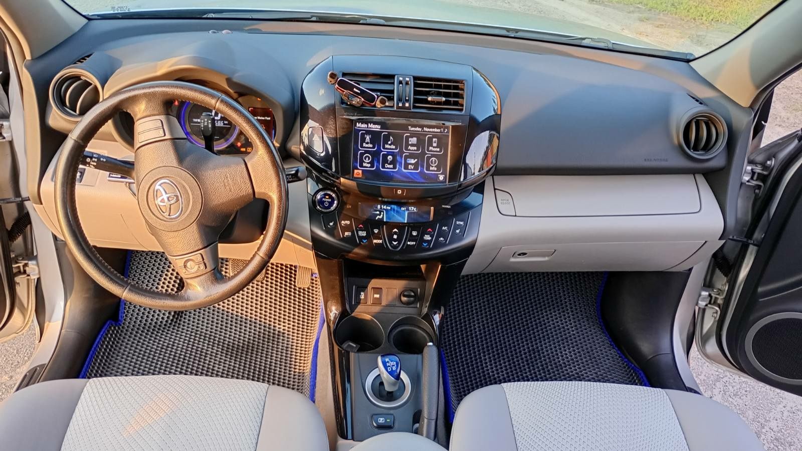 Yoyota RAV4 EV 2012