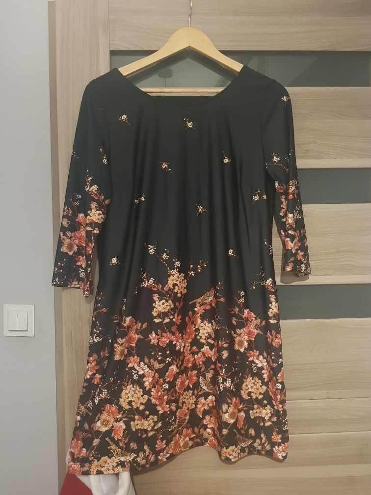 Sukienka czarna w kwiatki F&F rozmiar 42