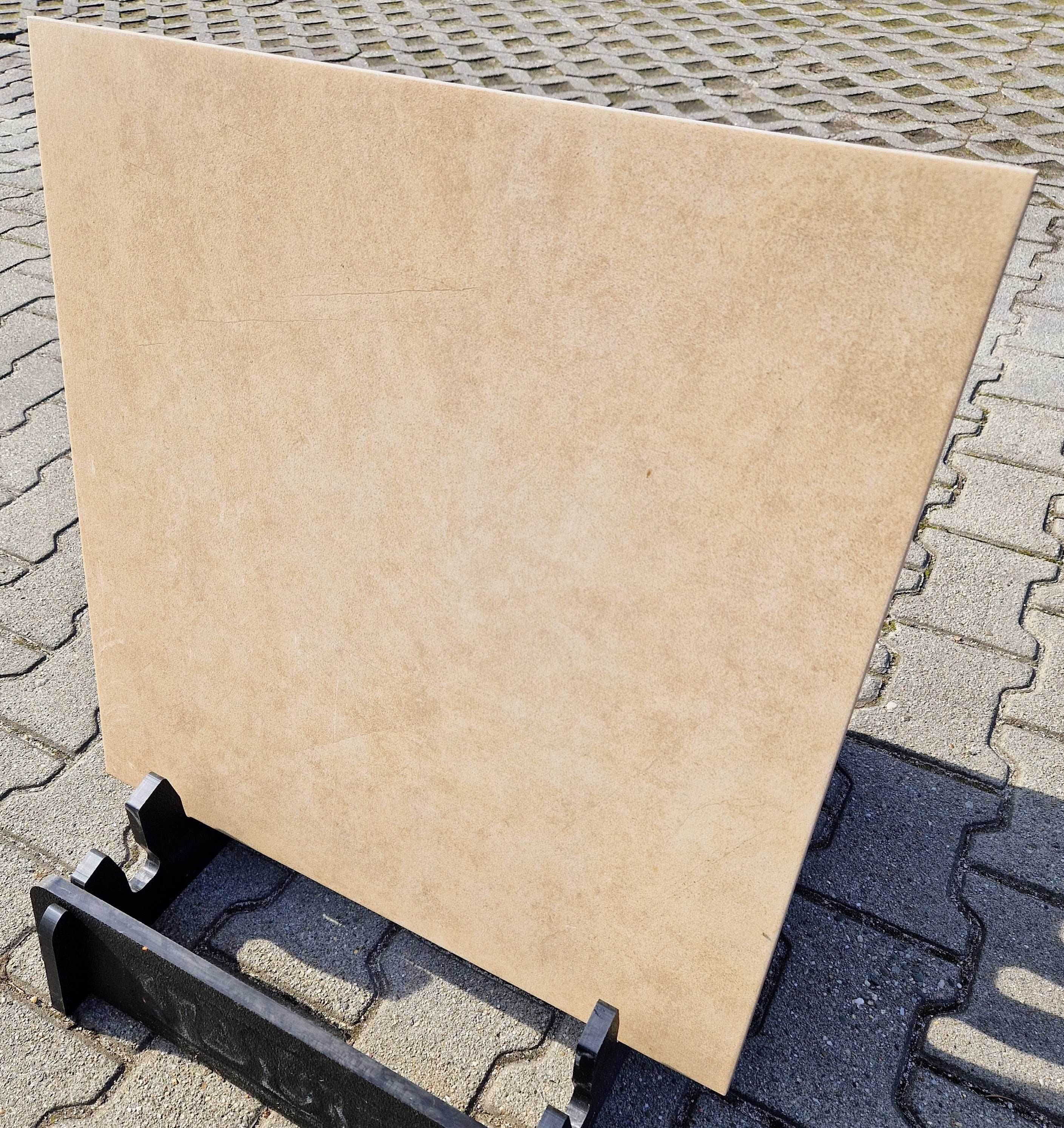 Nowoczesne płytki gresowe podłogowe matowe 60×60 Qubus Beige g2 kamień