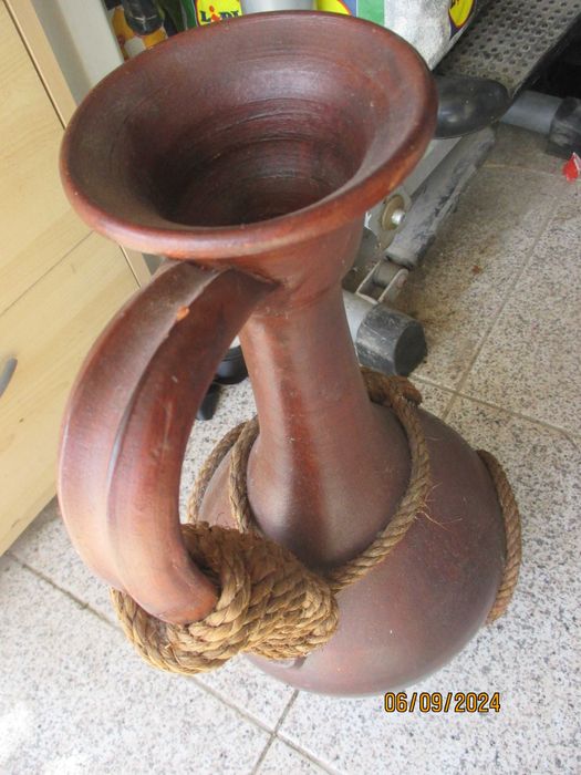 Jarro de barro para decoração