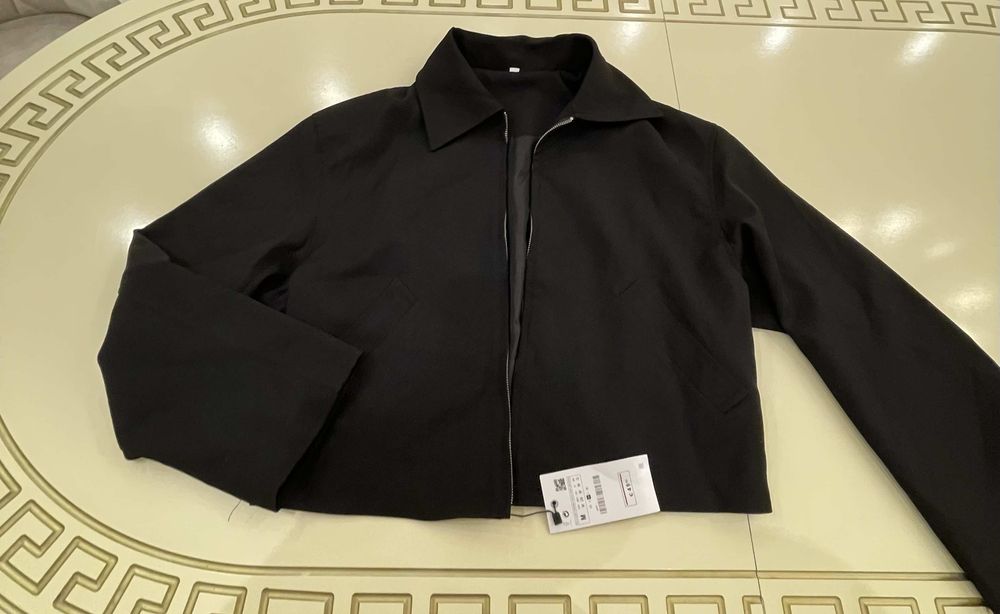 Жіночий бомбер на змійці , піджаки