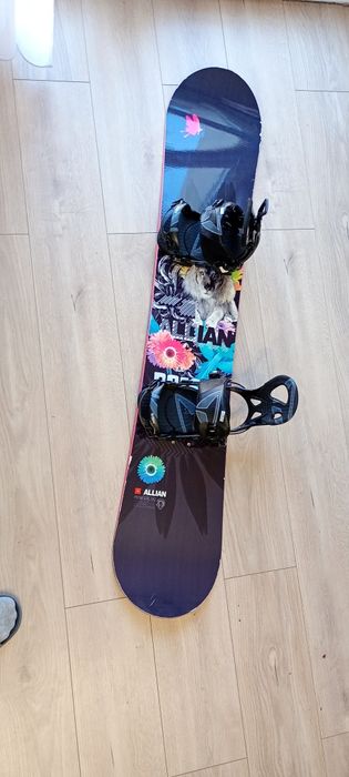 Deska snowboardowa Allian z wiązaniami, butami i torbą