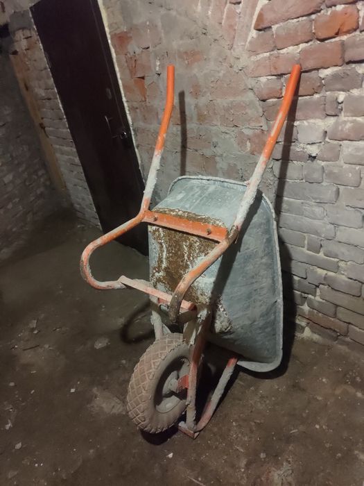 Будівельна тачка на колесі самовивіз КРОК