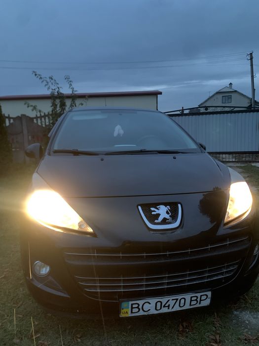 Peugeot 207        .