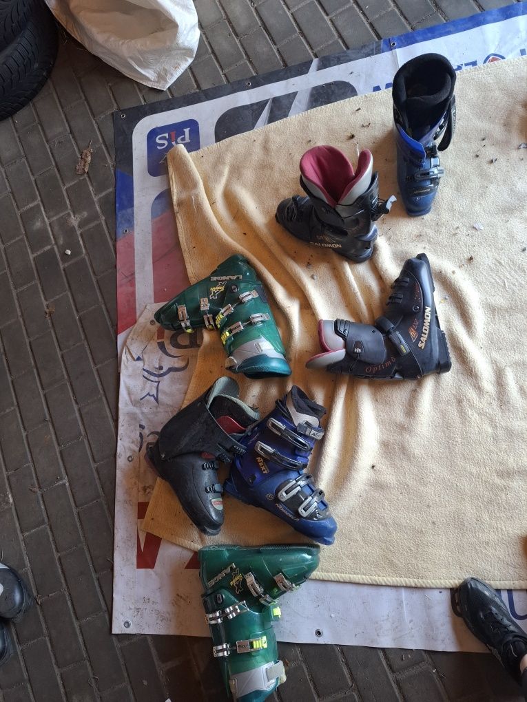 Wyprzedaż garażowa, buty na handel,  około 1 Tona butów narciarskich