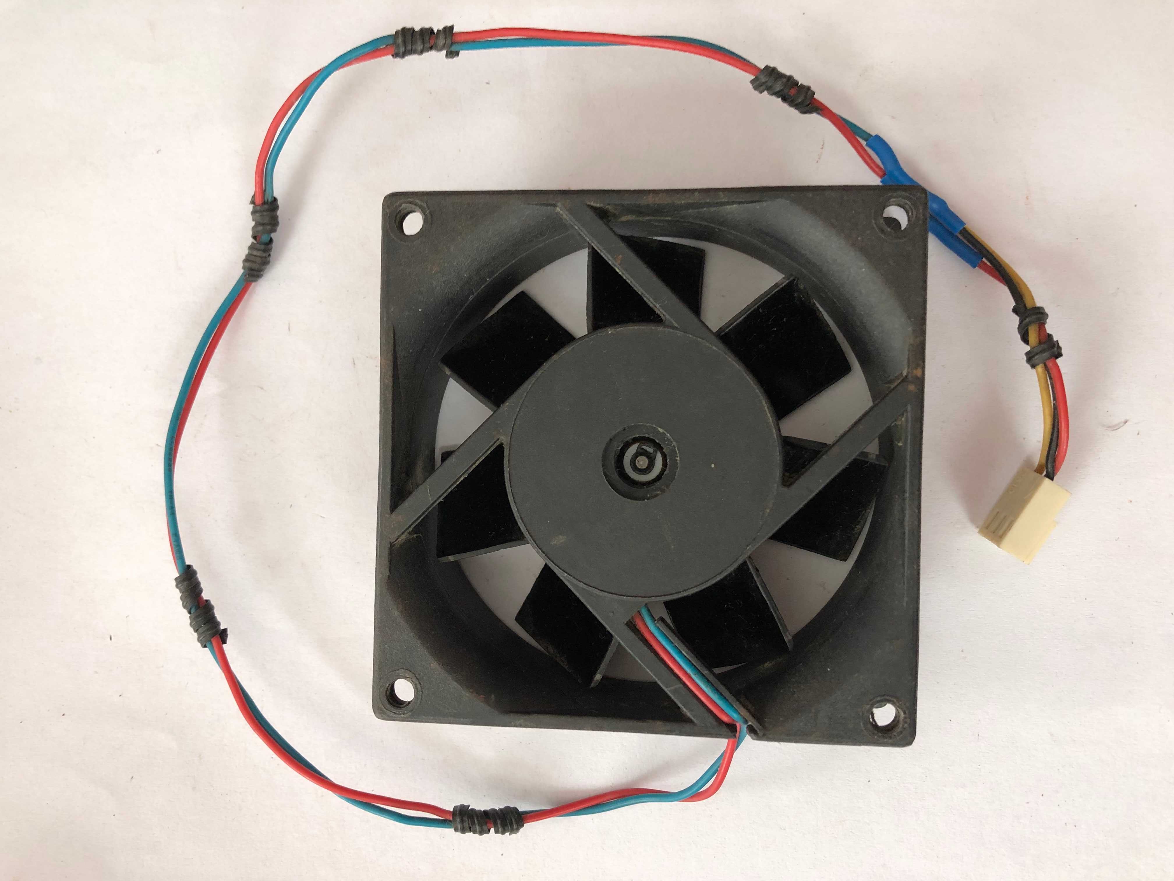 Wentylator 2,5x8x8 cm,  5V - 12V Wentylatorek