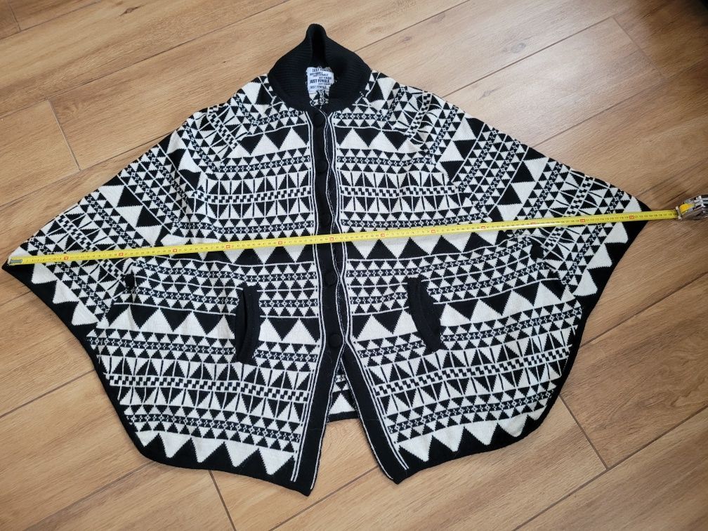 Duży sweter, typu poncho.  Rozm.oversize