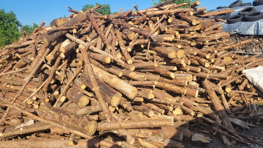 Drewno opałowe w całości lub pocięte ,suche  , transport !