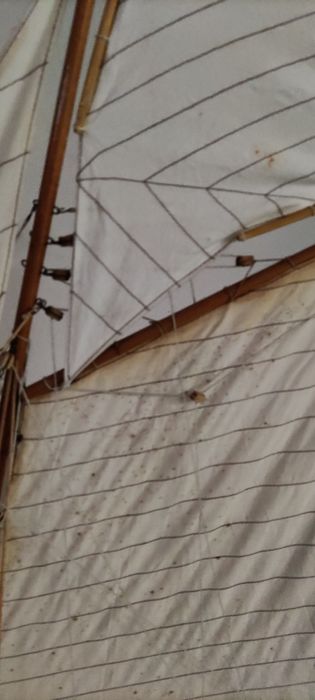 Veleiro decorativo em madeira